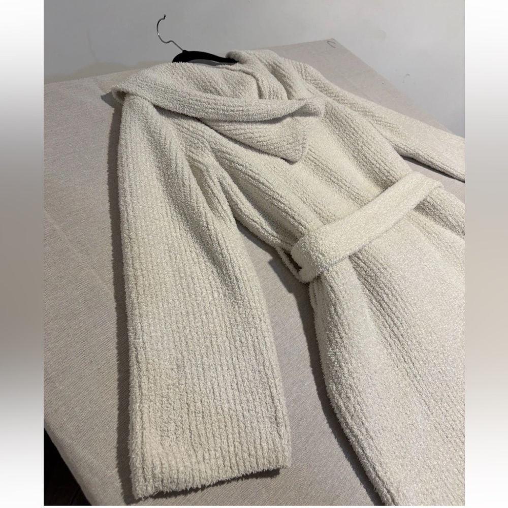 Barefoot dreams Robe Size 1 Cream/Ivory Hood Long Sleeves - Picture 3 of 8